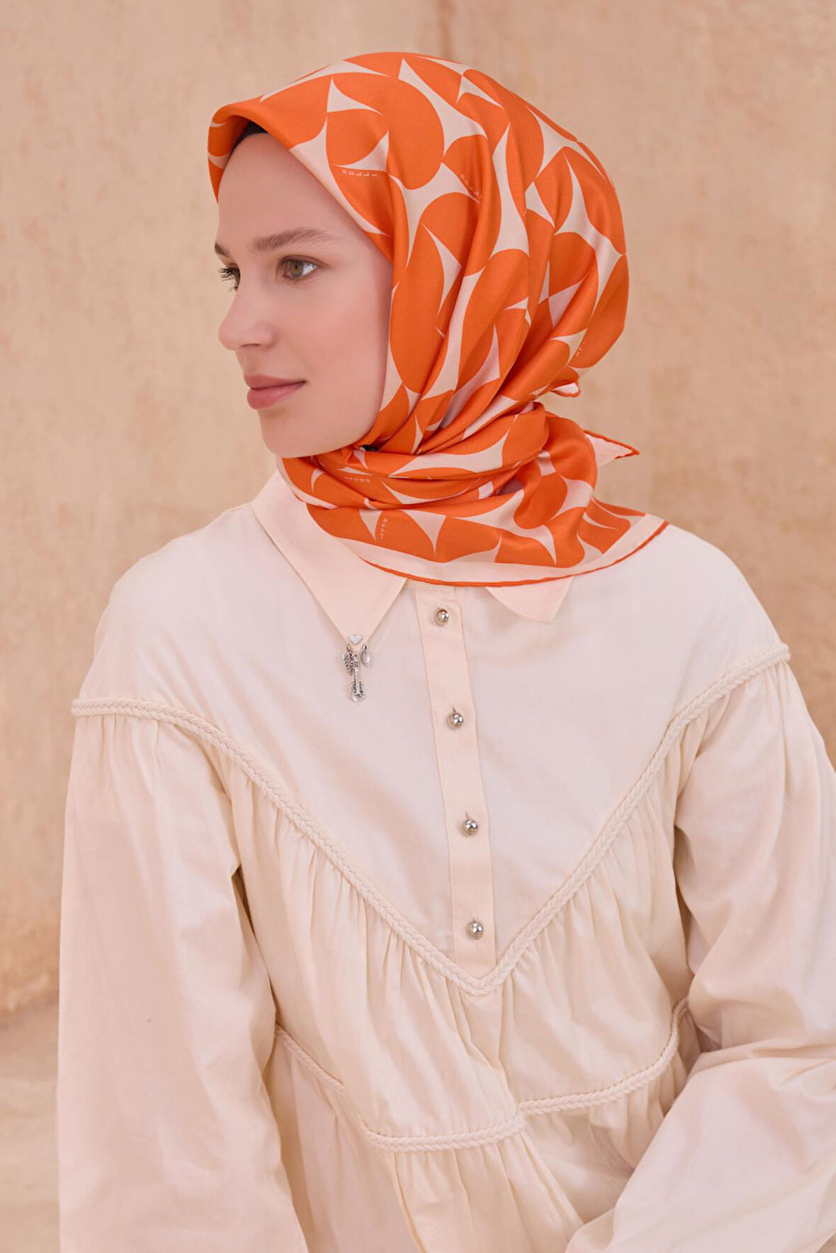 Belli Tivil Saf İpek Eşarp 4117-31 Turuncu Karışık Desen 