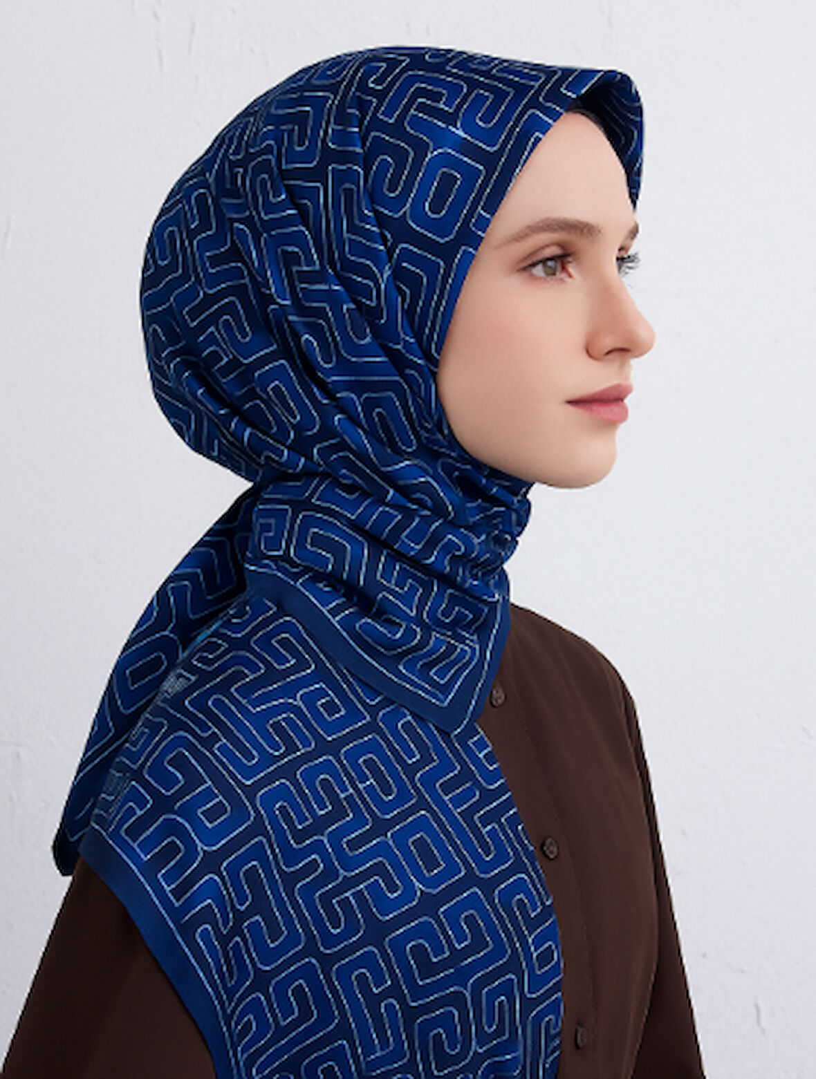 Belli Tivil Saf İpek Eşarp 4118 - 81 Lacivert Soyut Desen