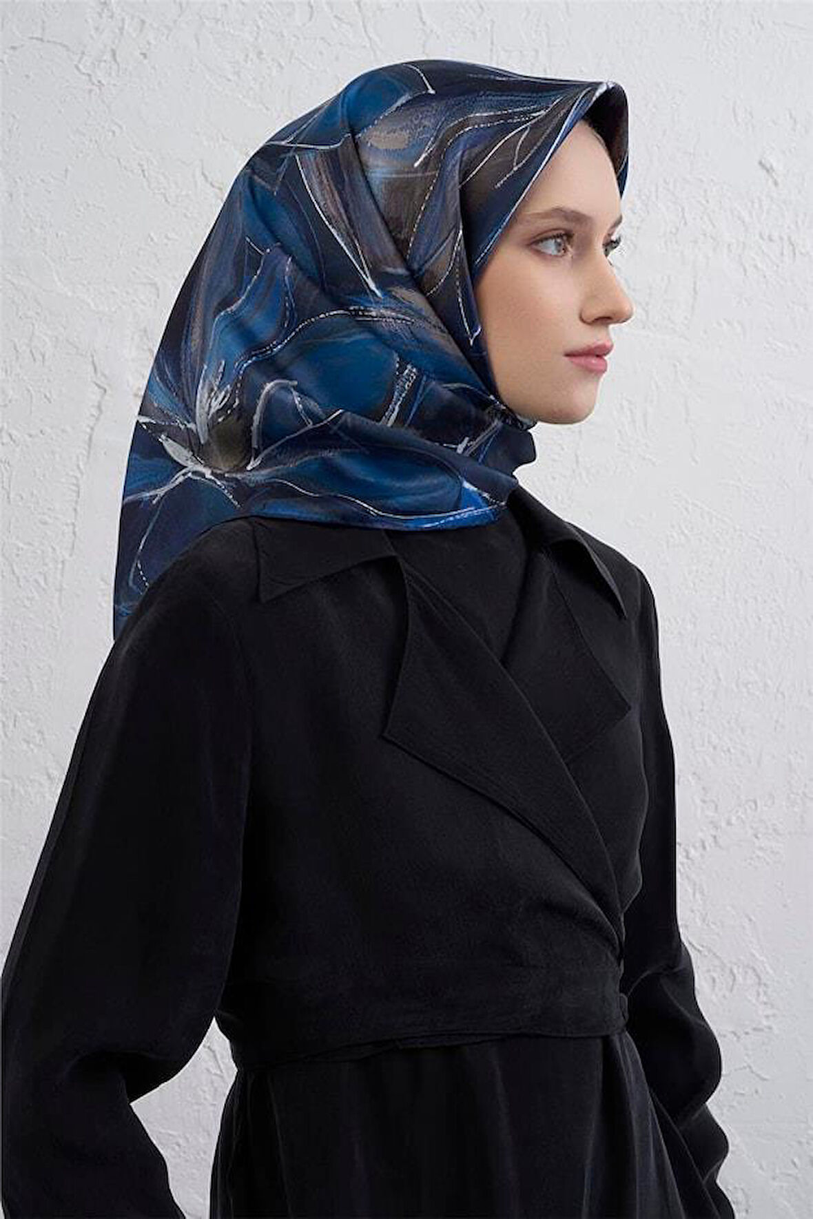 Armine Sura Saf İpek Eşarp 9406 - 83 Mavi Karışık Desen