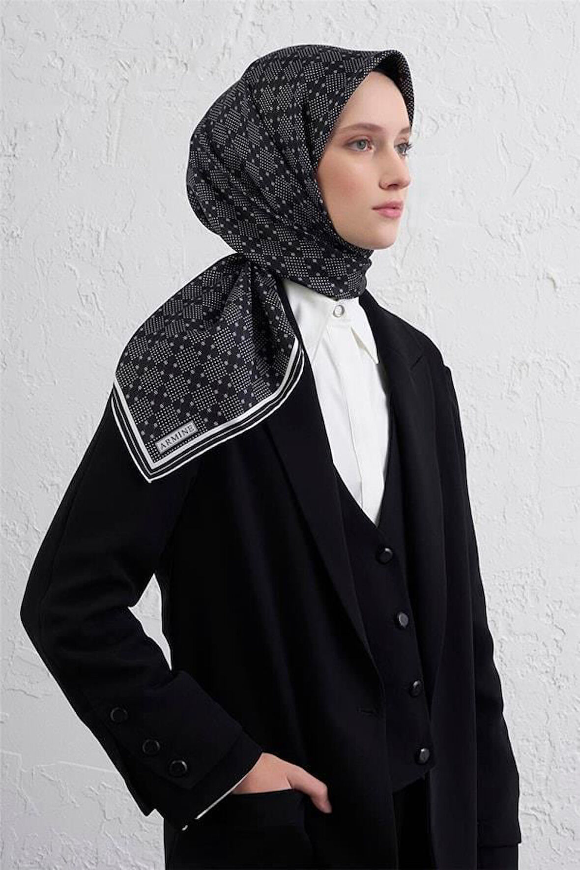 Armine Sura Saf İpek Eşarp 9440 - 20 Siyah Puantiye Desen