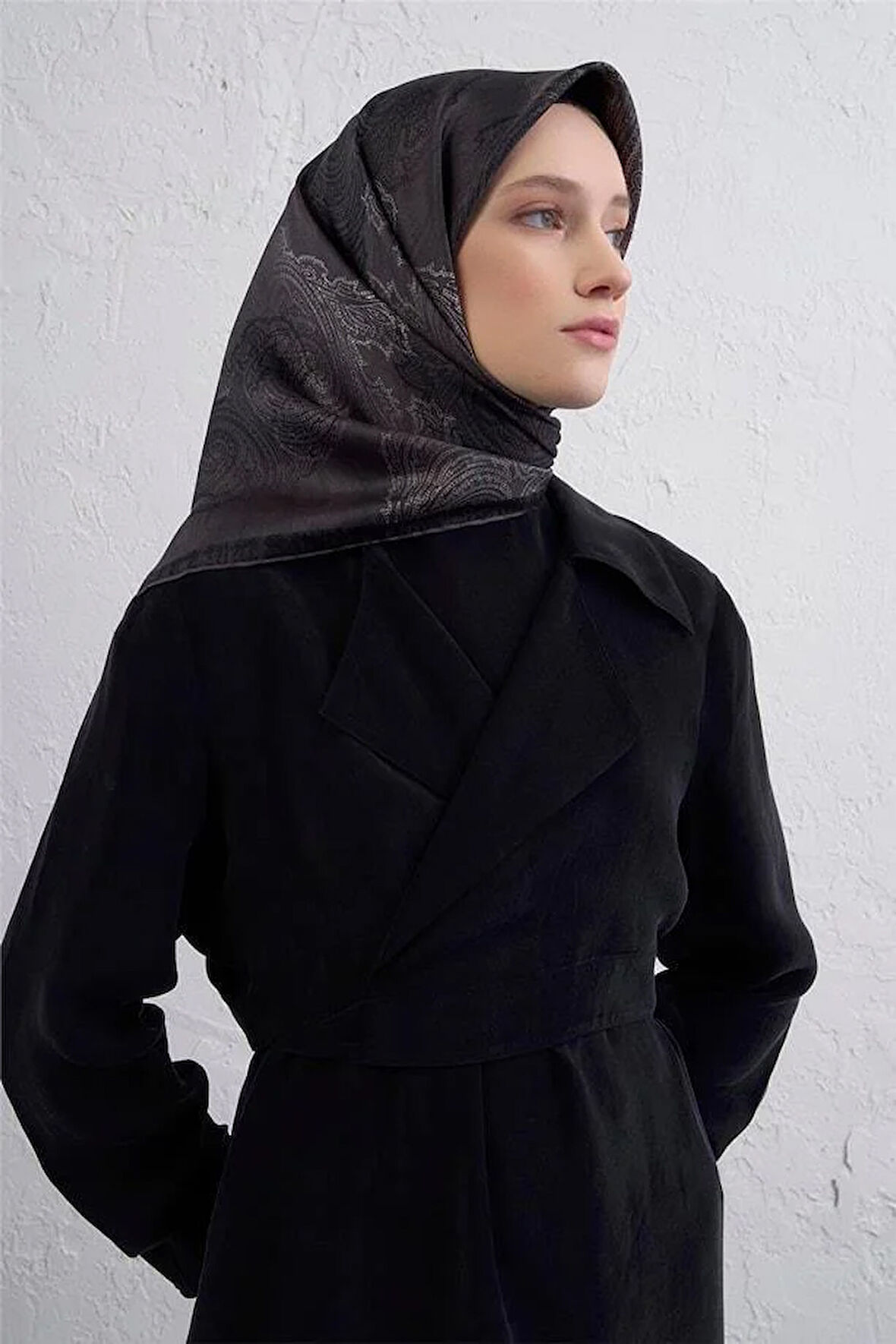 Armine Tivil Saf İpek Eşarp 9428 - 52 Siyah Karışık Desen