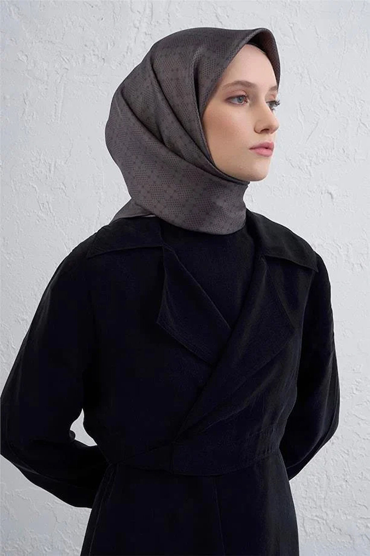 Armine Sura Saf İpek Eşarp 9440 - 60 Füme Puantiye Desen