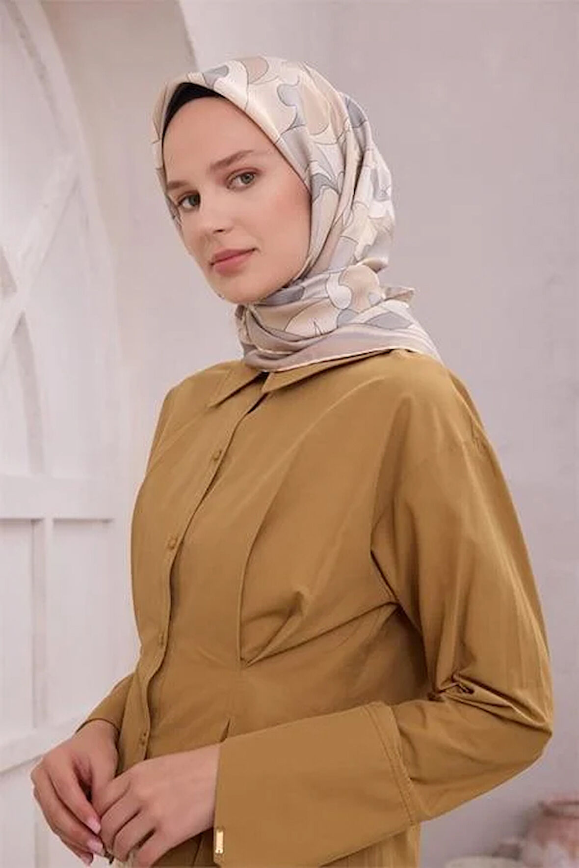 Belli Tivil Saf İpek Eşarp 4213 - 84 Krem Gri Soyut Desen