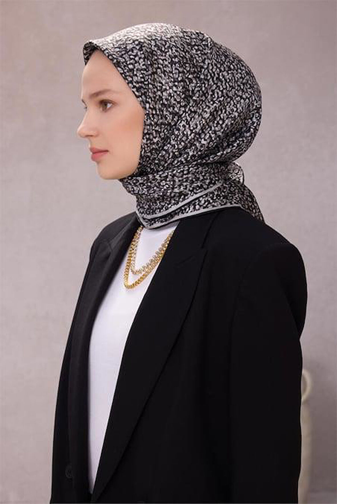 Belli Tivil Saf İpek Eşarp 4208 - 07 Siyah Gri Armürlü Desen