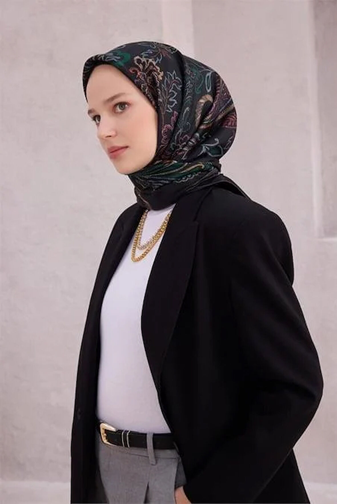 Belli Tivil Saf İpek Eşarp 4207 - 34 Siyah Çiçek Desen