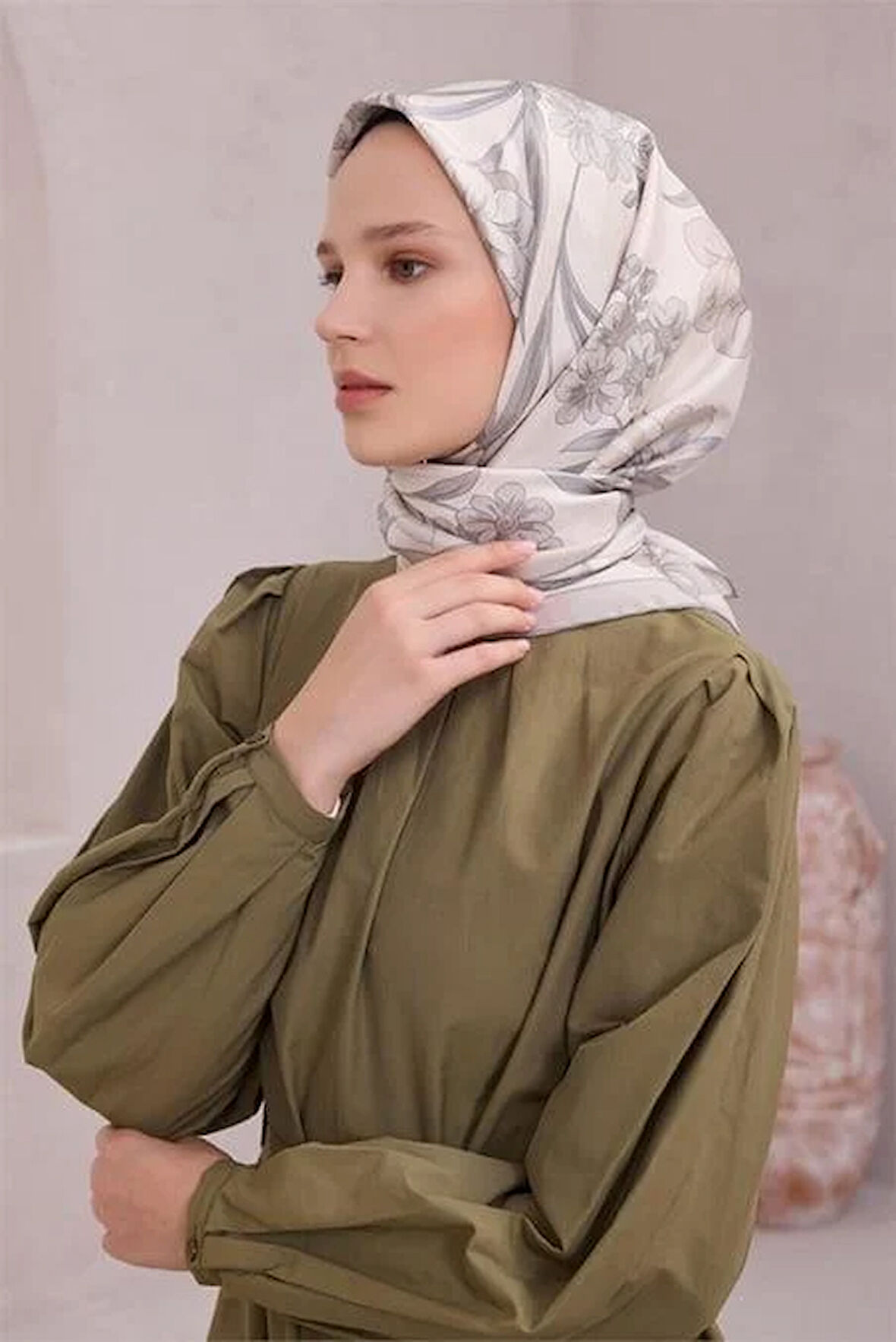 Belli Tivil Saf İpek Eşarp 4219 - 59 Beyaz Çiçek Desen