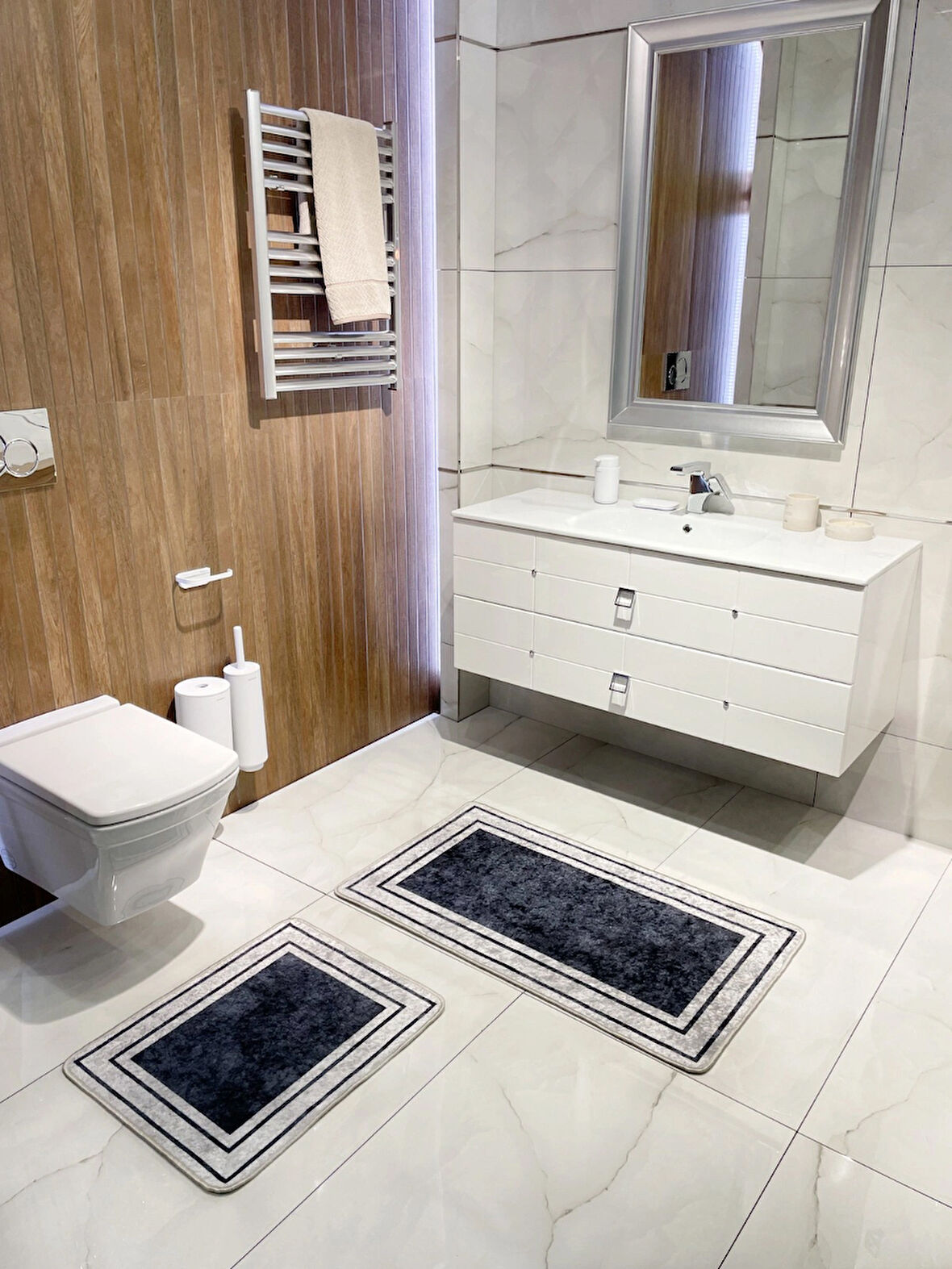 Çizgili Desenli 2'li Lateks Deri Taban Banyo Paspas Takımı (60X100 - 60X50) Lacivert Gri