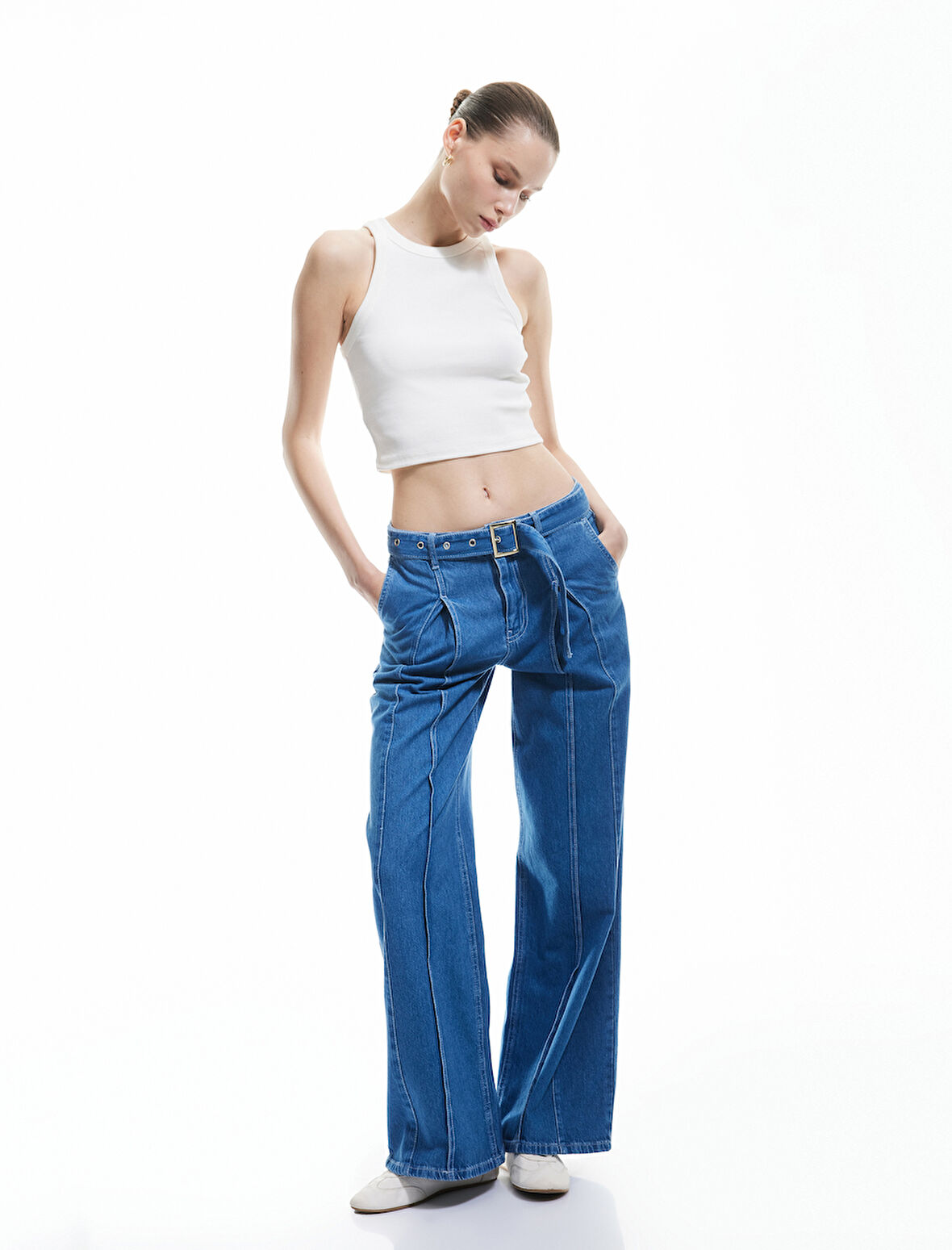 Geniş Paça Kemer Detaylı Pileli Pamuklu Jean Pantolon - Wide Leg Jeans