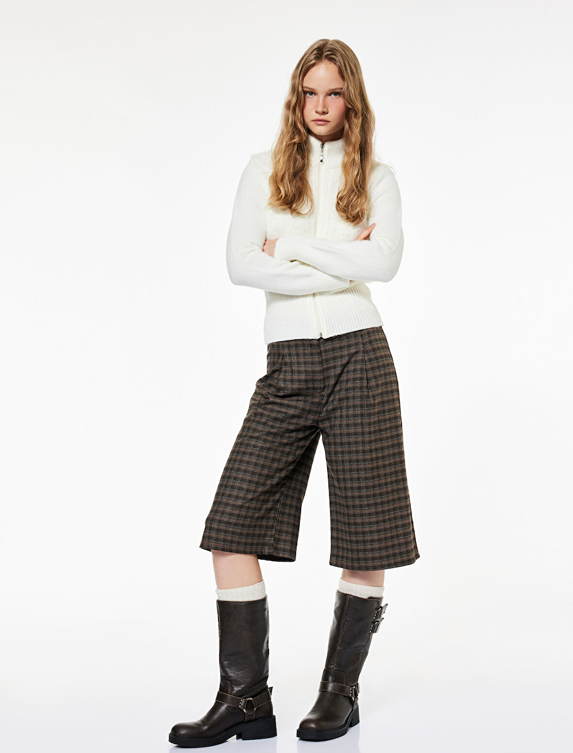 Yumuşak Dokulu Uzun Kollu Dik Yaka Fermuarlı Hırka