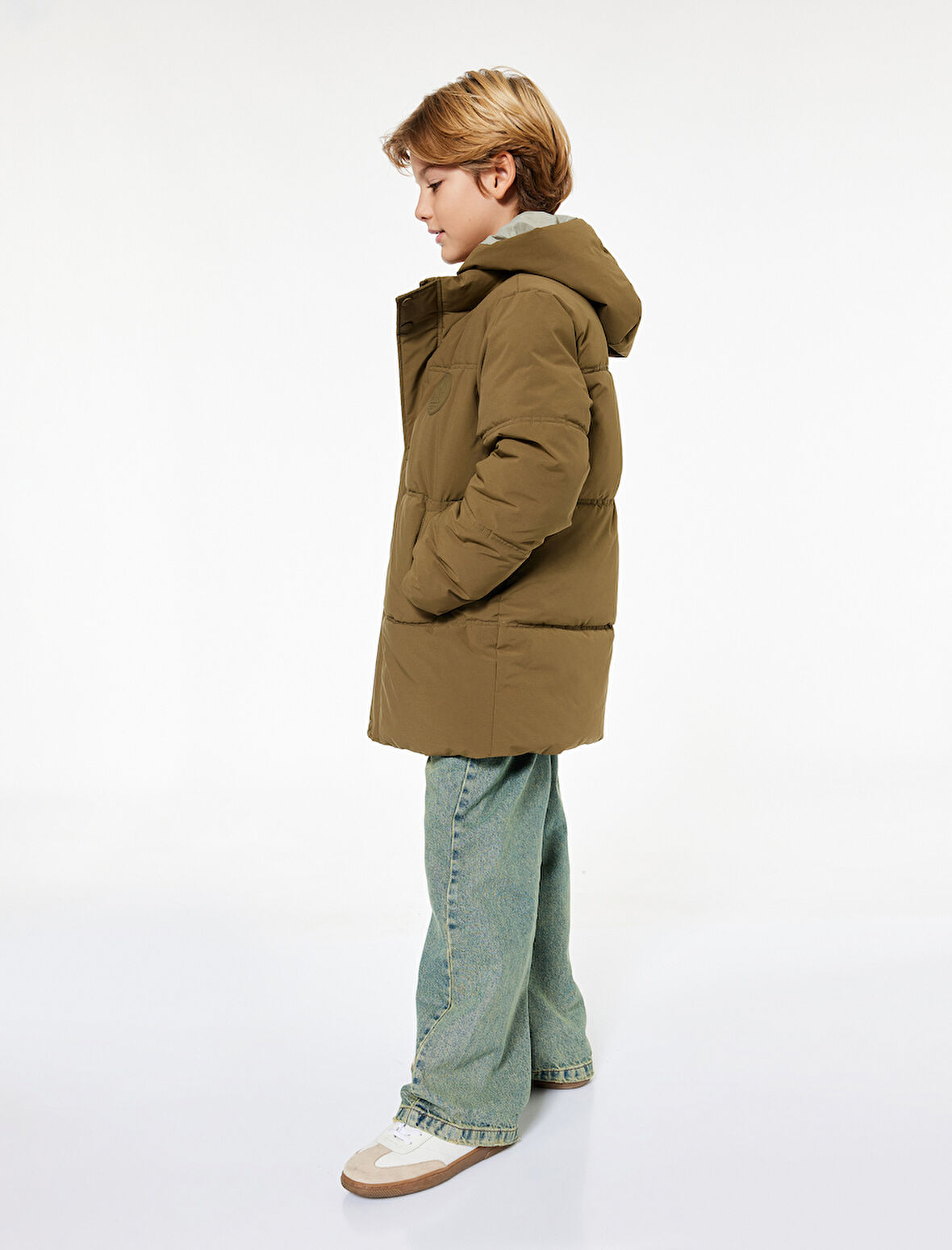 Cep Detaylı Uzun Kollu Su İtici Kapşonlu Mont