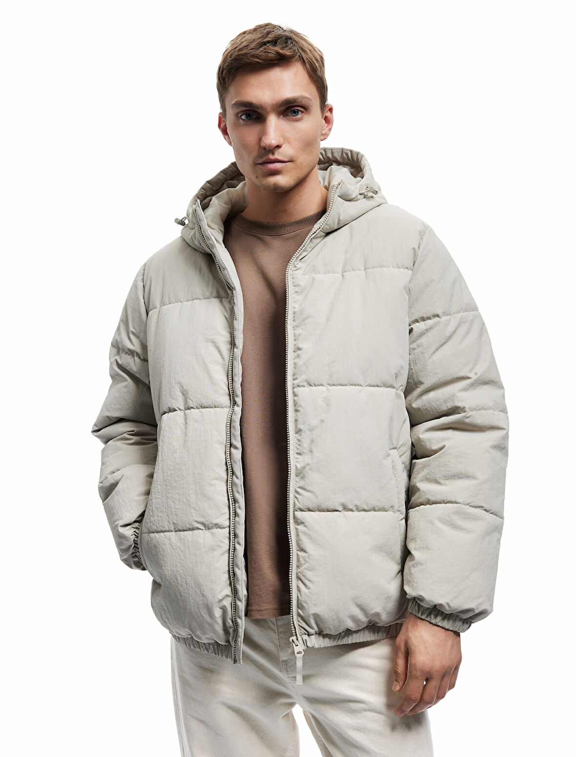 Uzun Kollu Cep Detaylı Fermuarlı Kapşonlu Kışlık Şişme Mont