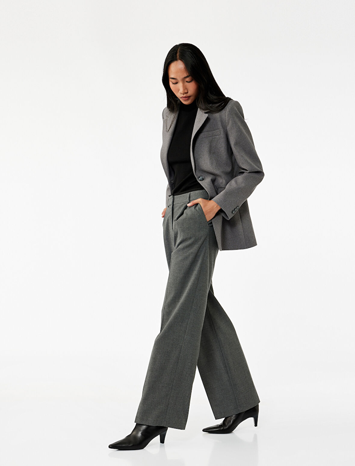 Pile Detaylı Cepli Geniş Paça Kumaş Pantolon