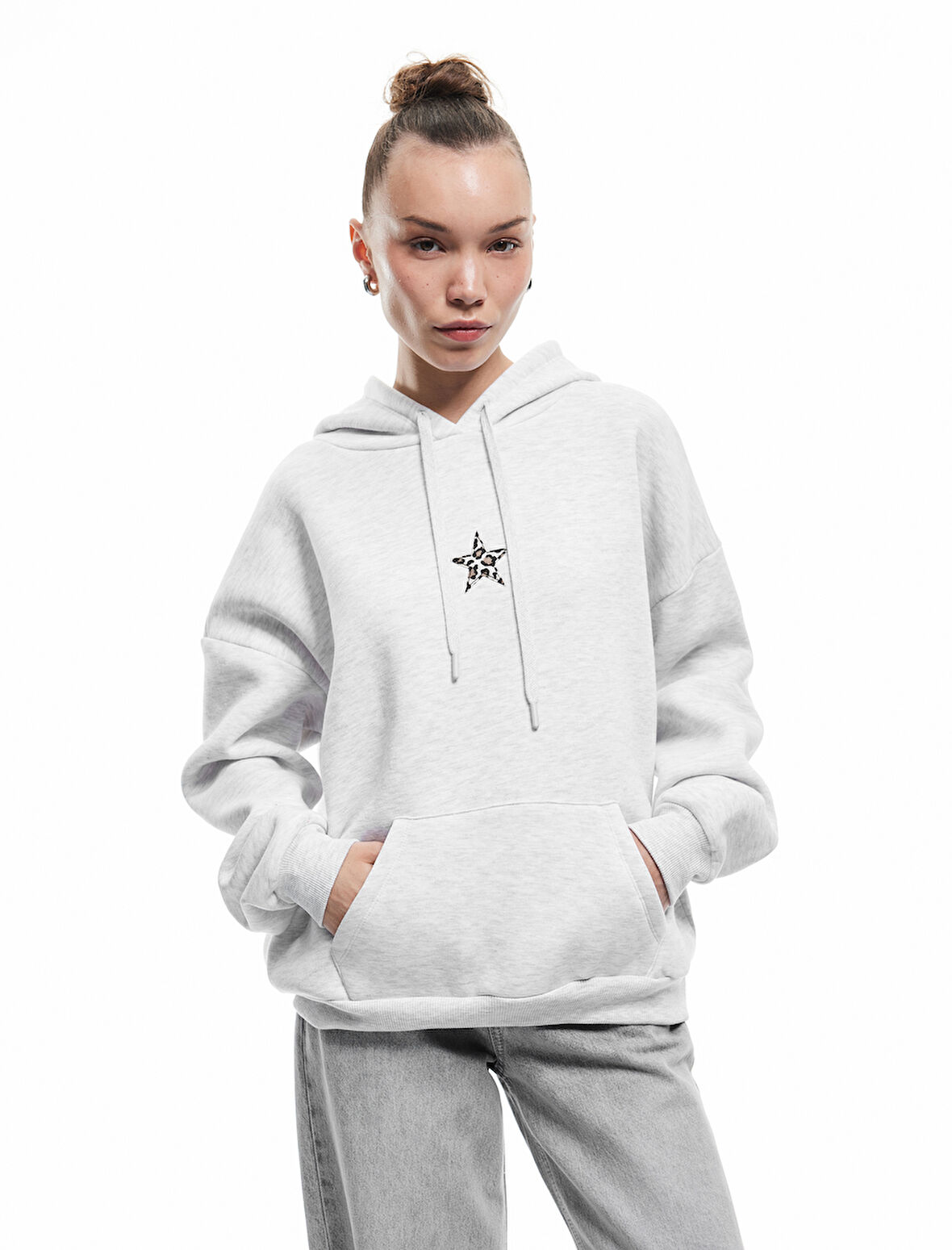 Cep Detaylı Kapüşonlu Leopar Detaylı Arkası Baskılı Oversize Sweatshirt