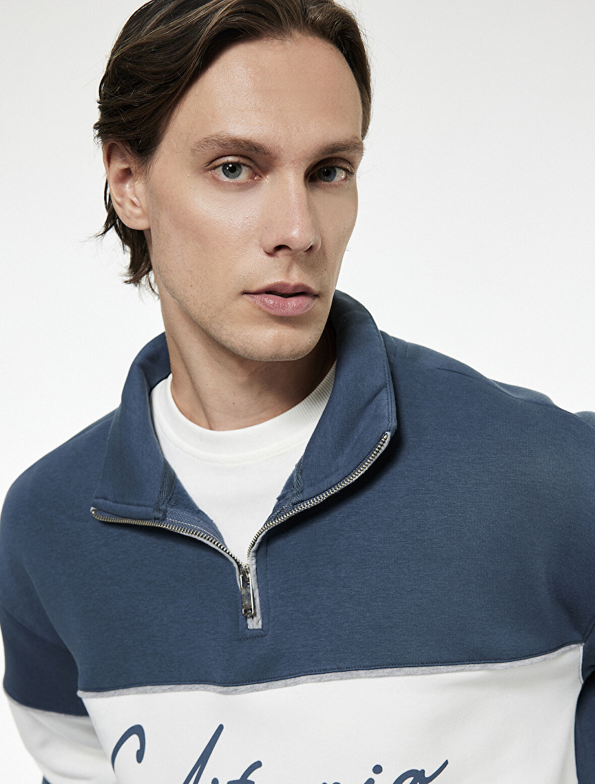 Oversize Şardonlu Renk Bloklu Kolej Baskılı Yarım Fermuarlı Sweatshirt