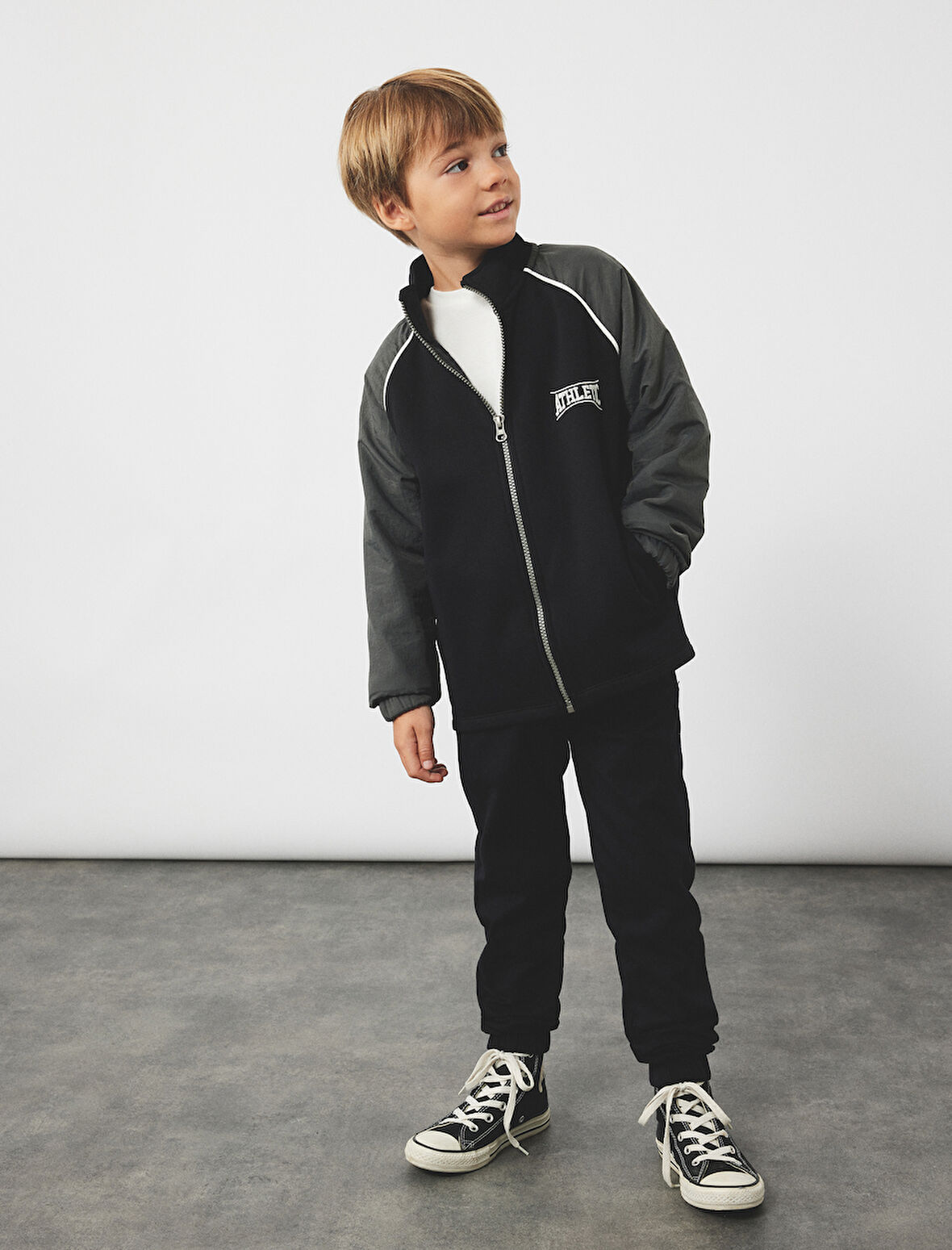 Dik Yaka Uzun Kollu Şardonlu Fermuarlı Sweatshirt