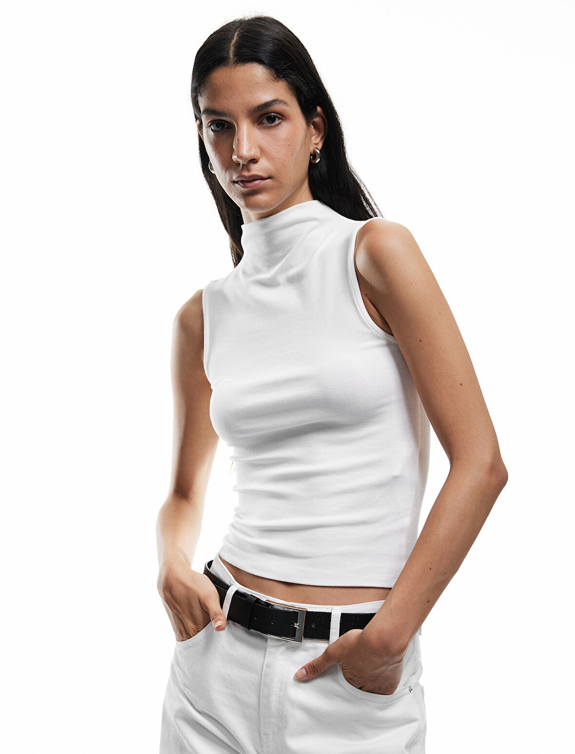 Basic Slim Fit Dik Yaka Modal Kolsuz Bluz