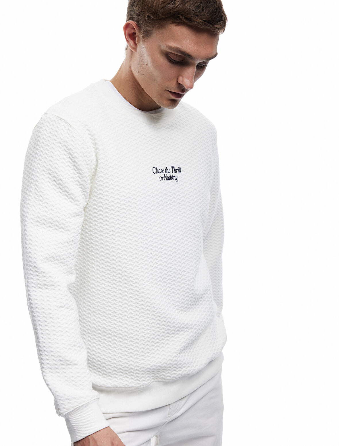 Uzun Kollu Bisiklet Yaka Dokulu İşlemeli Sweatshirt