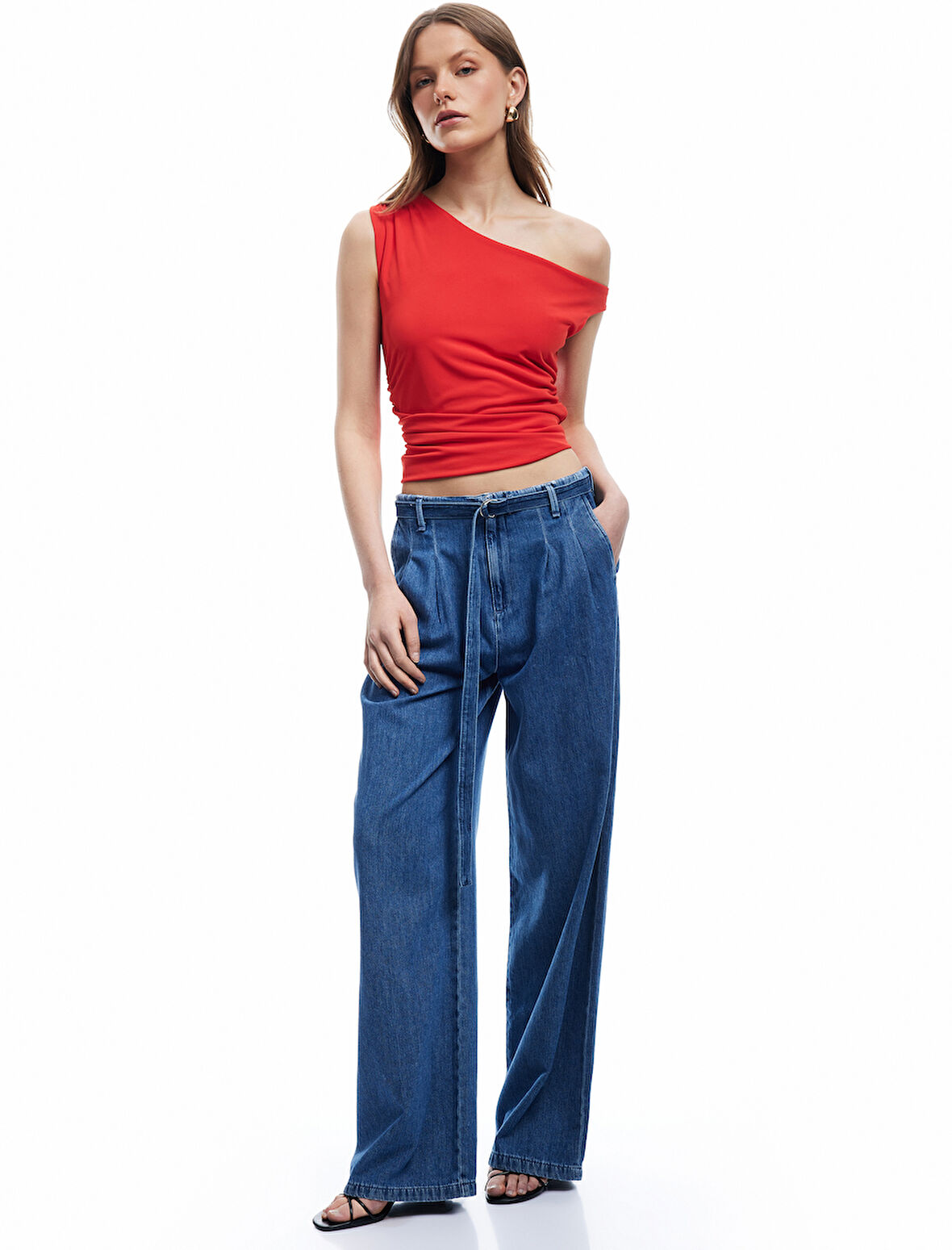 Asimetrik Yaka Drape Detaylı Kolsuz Bluz