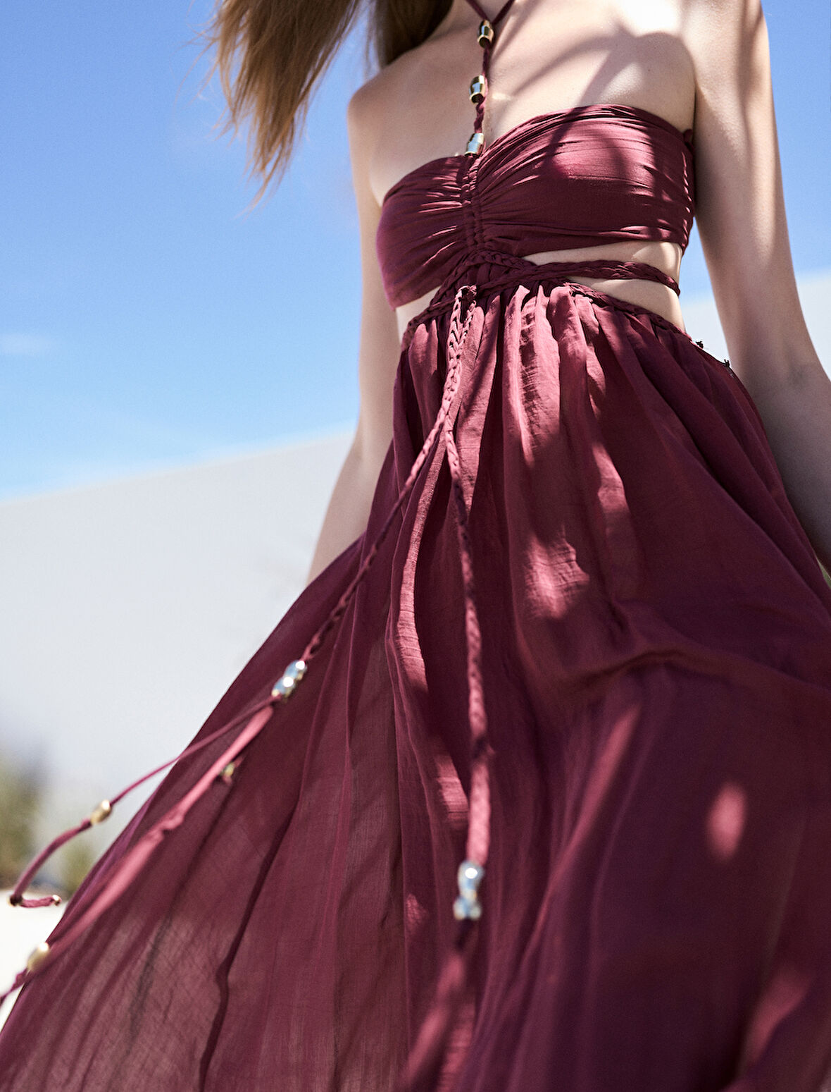 Viskon Kumaş Pencere Detaylı Boyundan Bağlamalı İnce Askılı Uzun Elbise