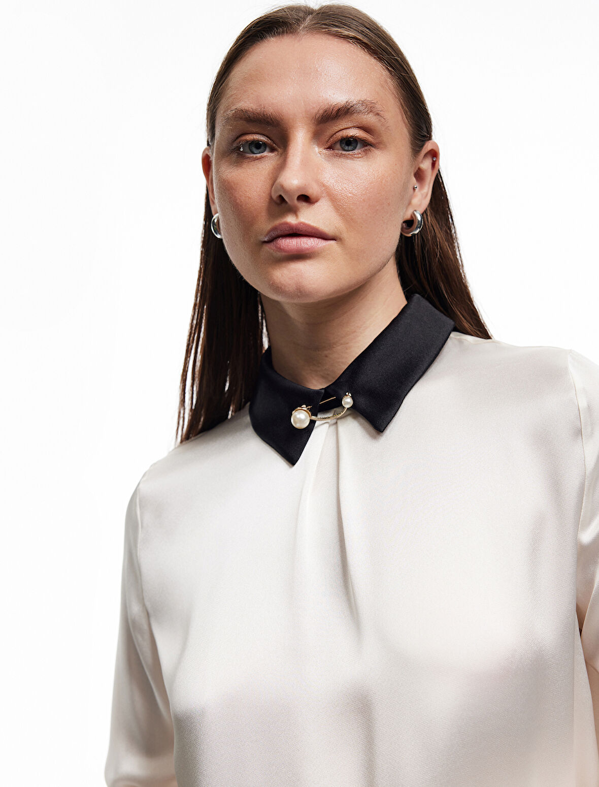 Renk Kontrastlı Metal Aksesuarlı Uzun Kollu Bluz