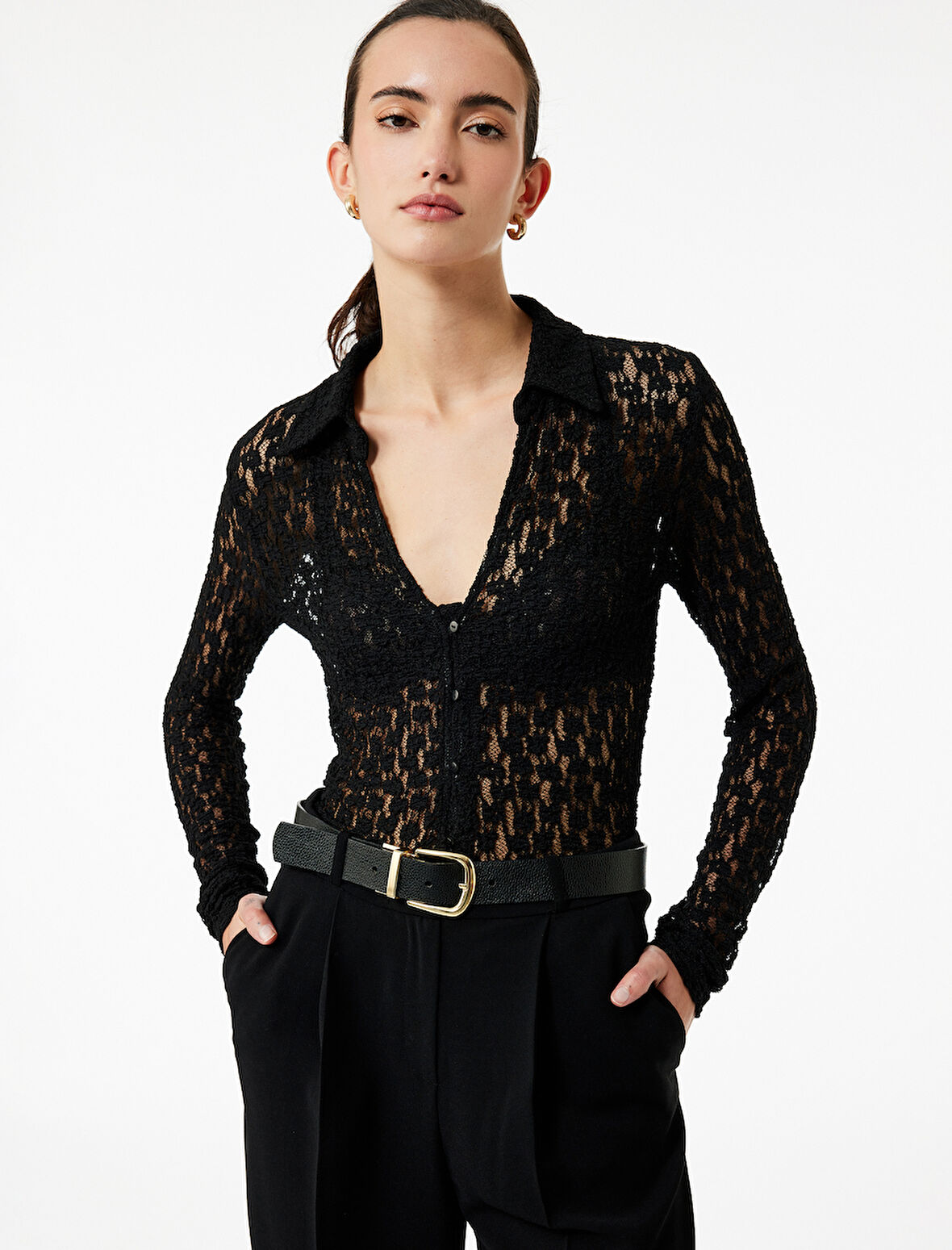 Slim Fit Yarı Transparan Uzun Kollu Kaçık Yaka Dantel Gömlek