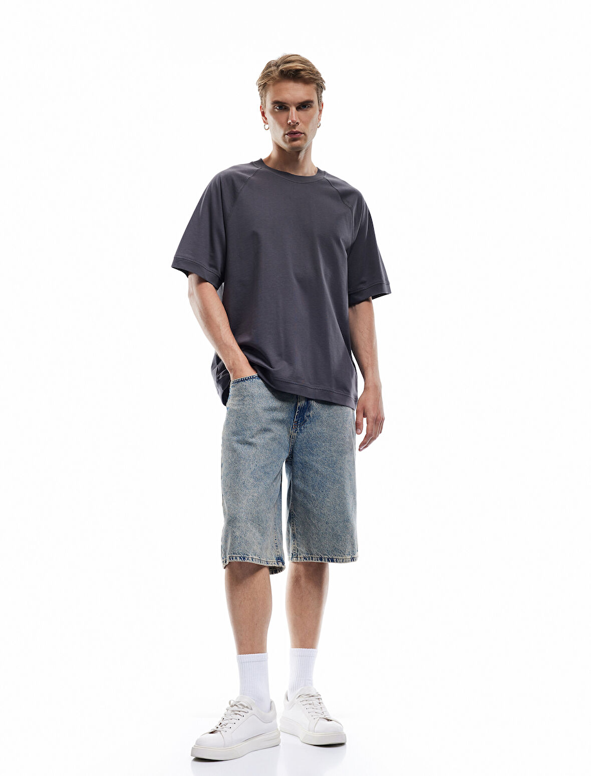 Kısa Kollu Pamuklu Dikiş Detaylı Tok Kumaş Regular Fit Bisiklet Yaka Tişört