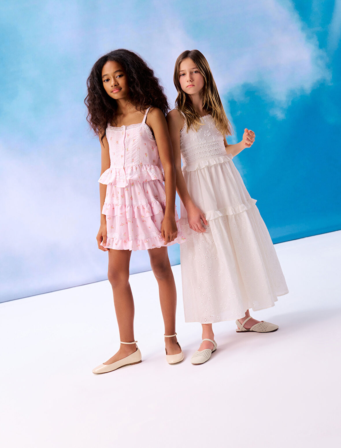 Pamuklu Kare Yaka Dantel Detaylı Brode Askılı Elbise