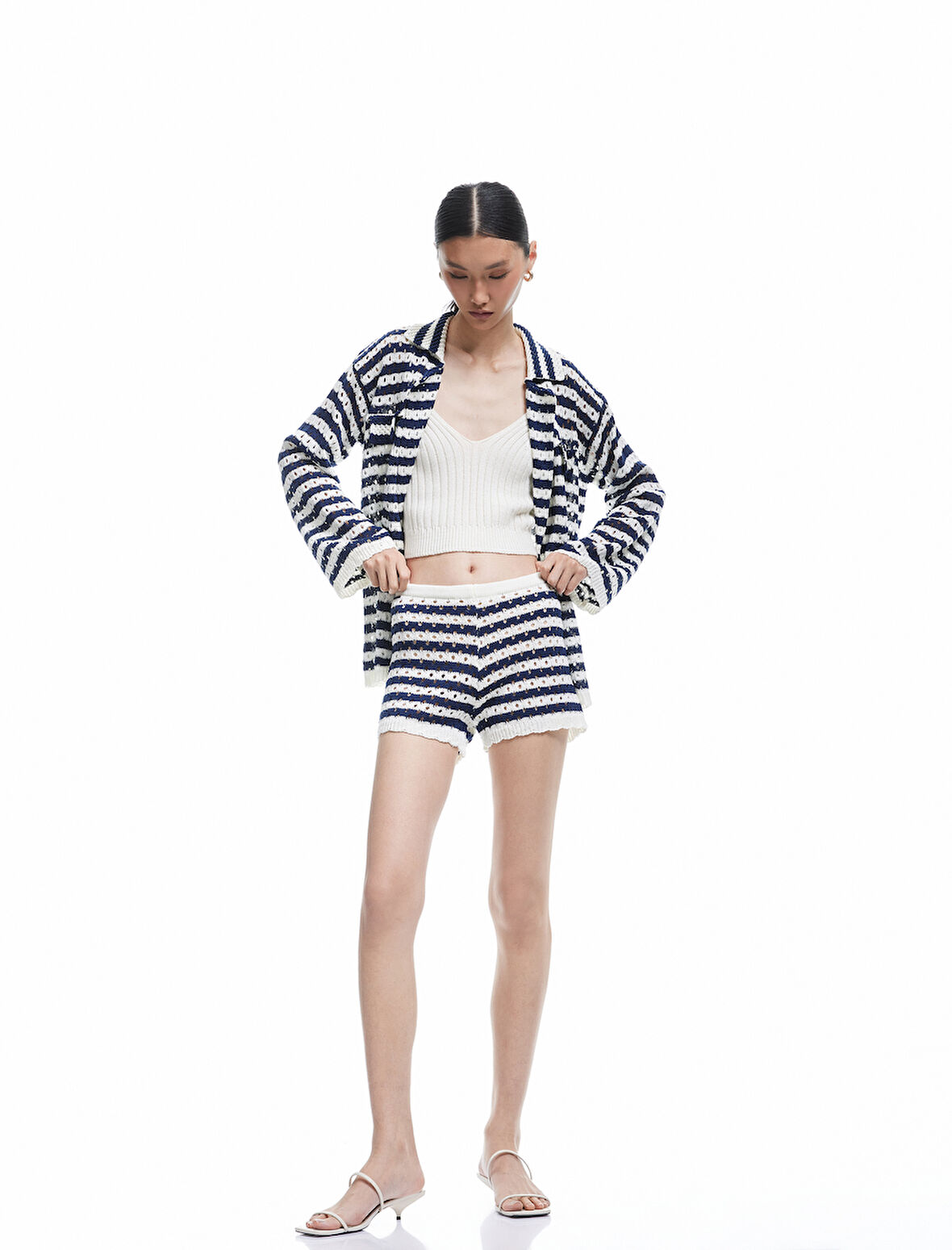 Yüksek Bel Ajurlu Kroşe Mini Şort