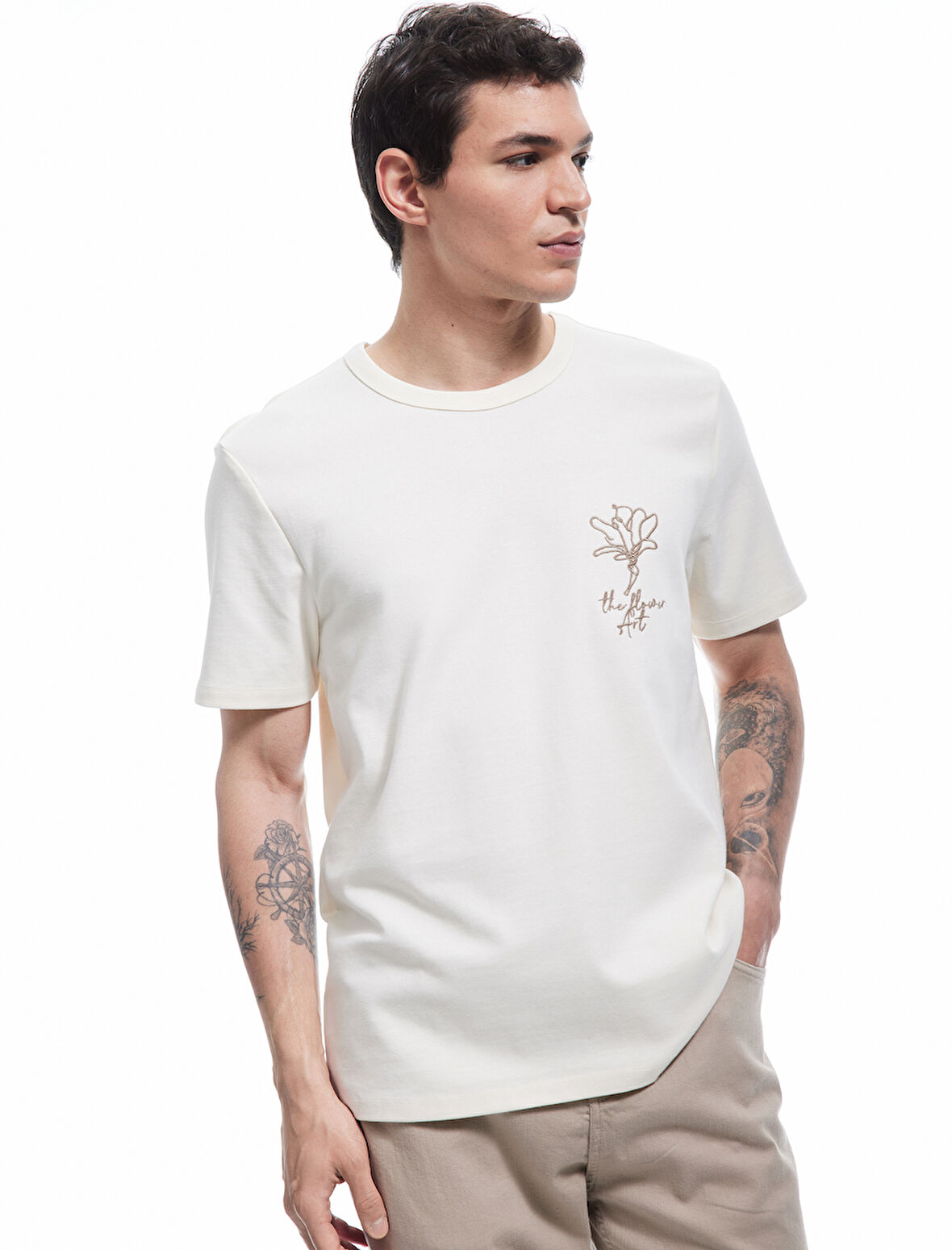 Kısa Kollu Bisiklet Yaka Pamuklu İşlemeli Slim Fit Tişört