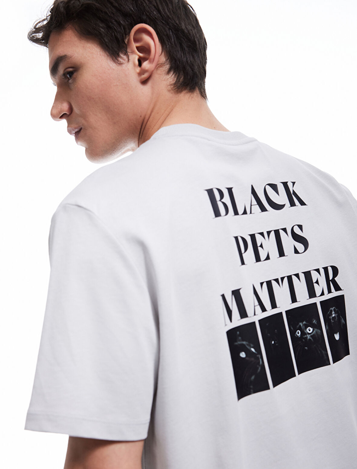 Kısa Kollu Pamuklu Regular Fit Bisiklet Yaka Arkası Baskılı Tişört