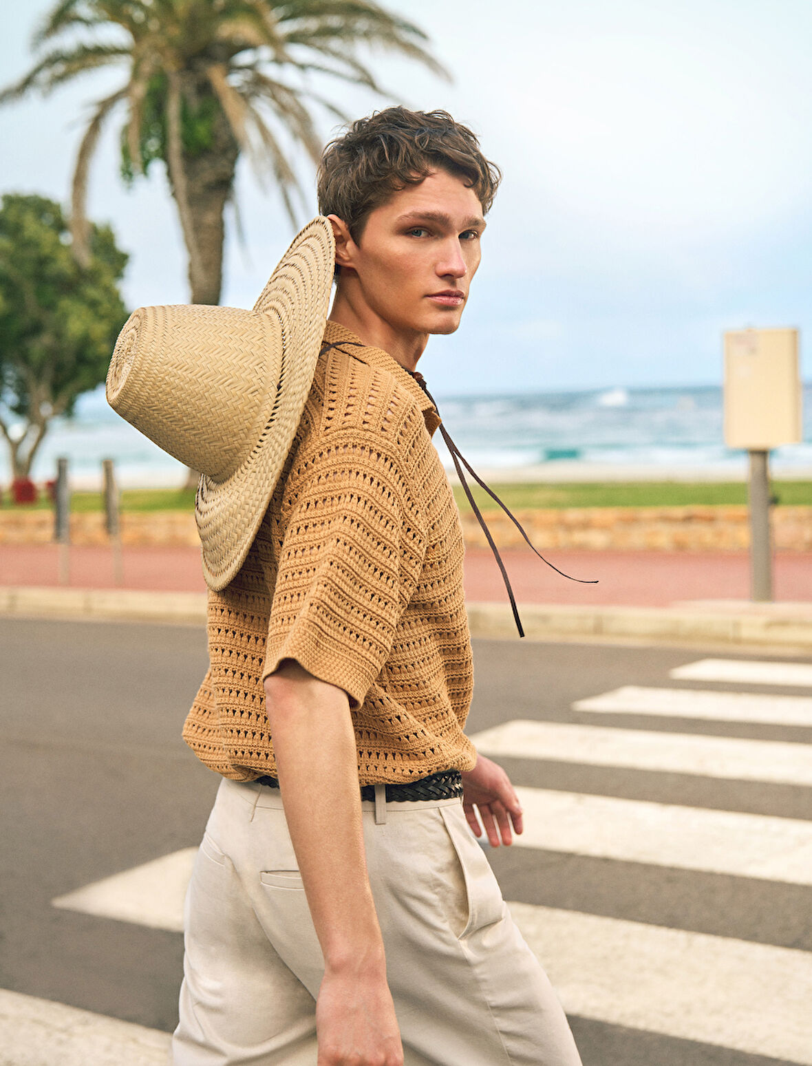 Kısa Kollu V Yaka Ajurlu Triko Tişört