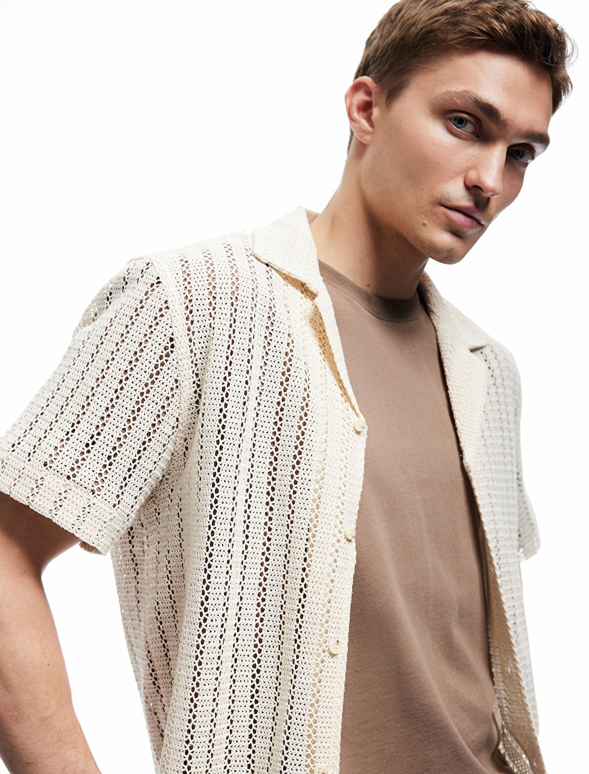 Devrik Yaka Pamuklu Regular Fit Ajurlu Kısa Kollu Gömlek