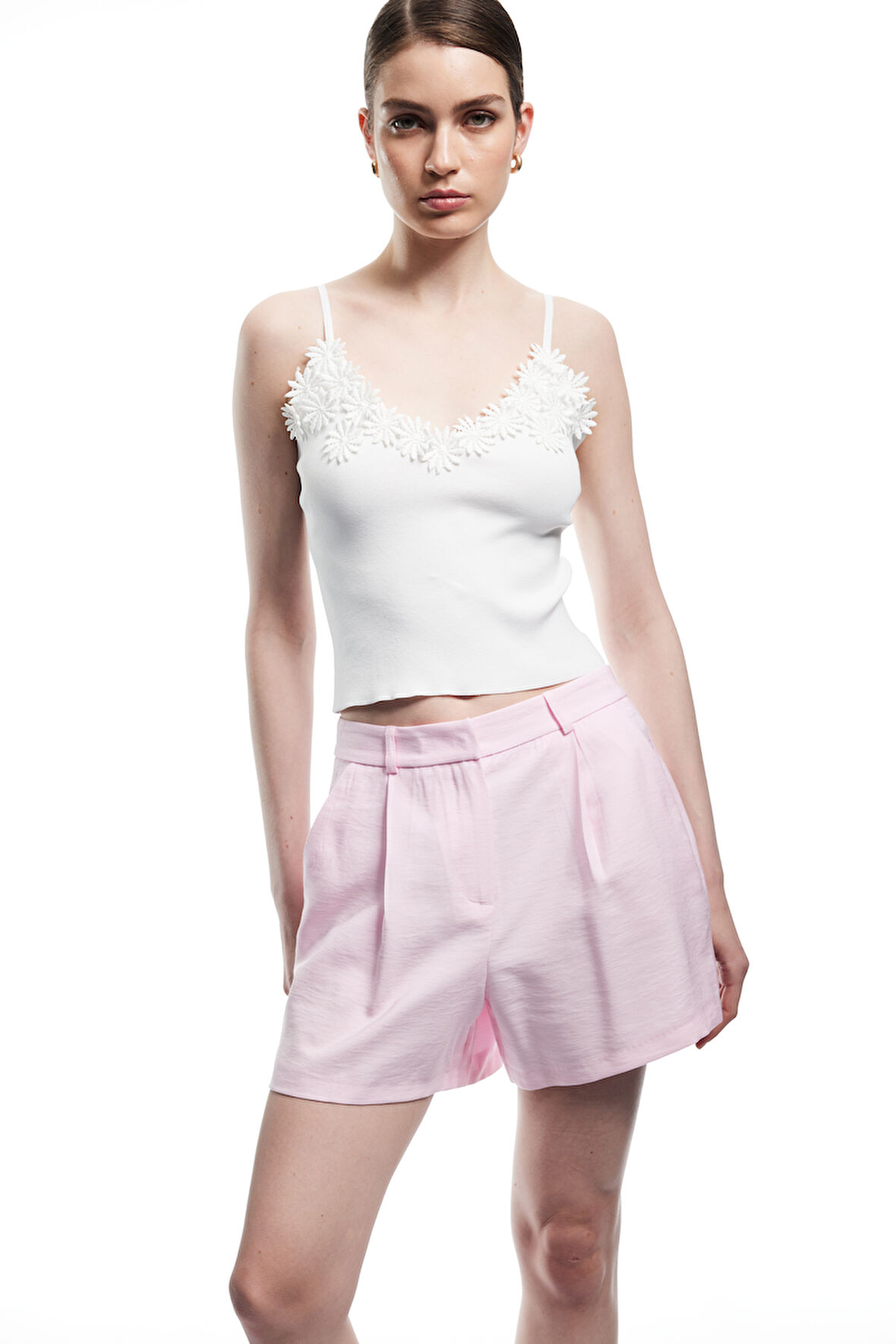 Çiçekli Aplike Detaylı İnce Askılı Triko Bluz