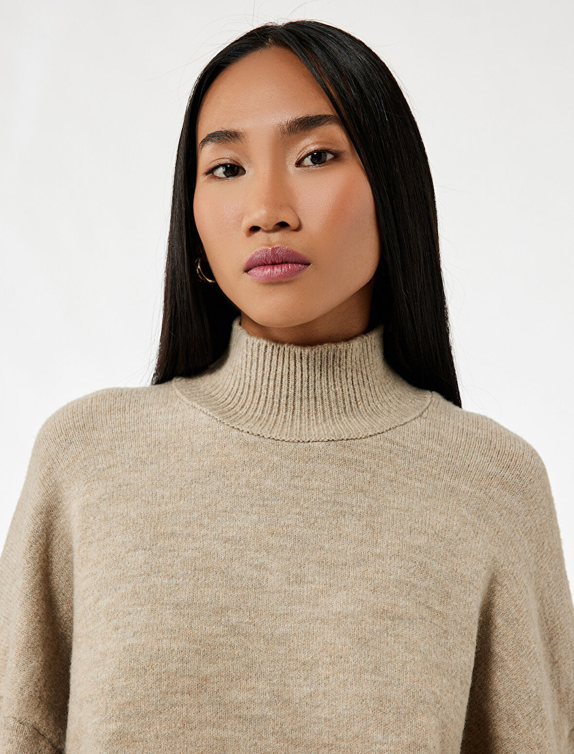 Oversize Uzun Kollu Dik Yaka Triko Kazak