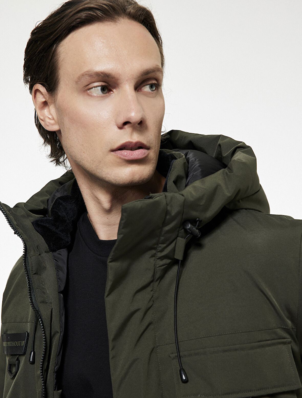 Uzun Kollu Kapaklı Cepli Su İtici Fermuarlı Kapşonlu Kışlık Parka