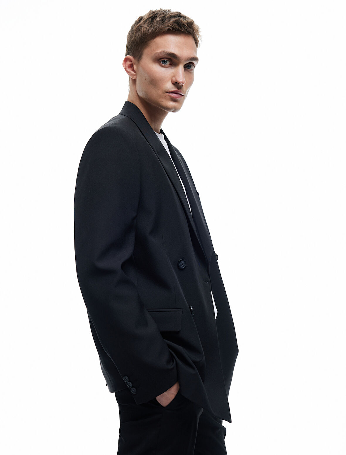 Kırlangıç Yaka Kapaklı Cepli Düğmeli Uzun Kollu Blazer Ceket