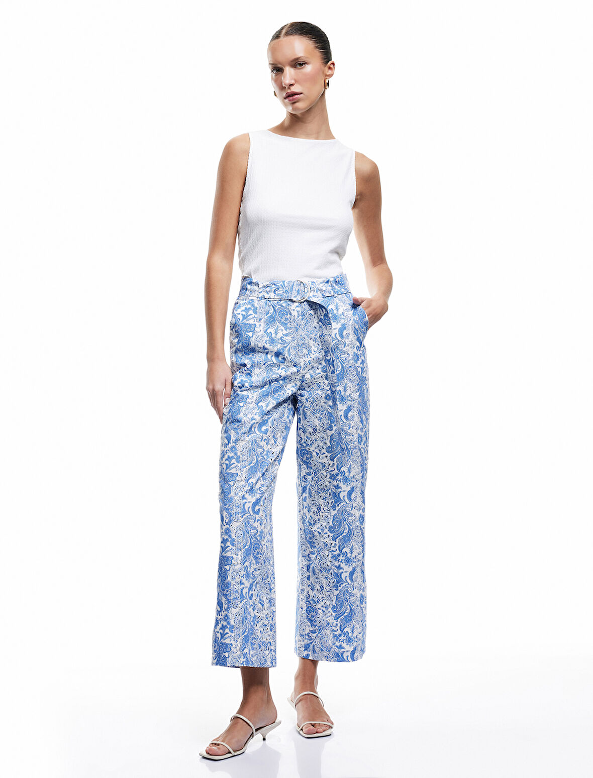 Pamuklu Astarlı Cepli Kemer Detaylı Fistolu Çiçekli Geniş Paça Pantolon