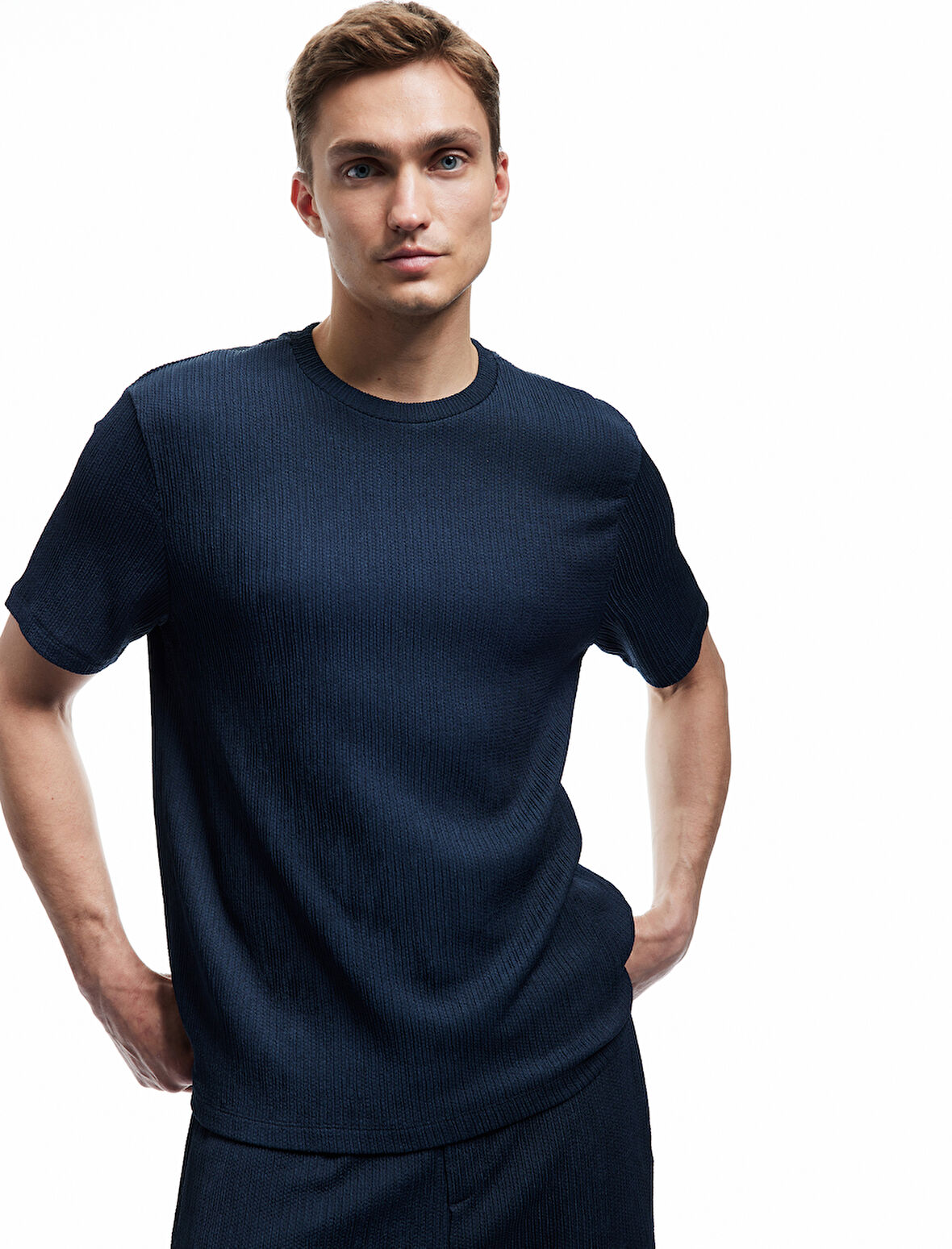 Regular Fit Kısa Kollu Bisiklet Yaka Basic Tişört