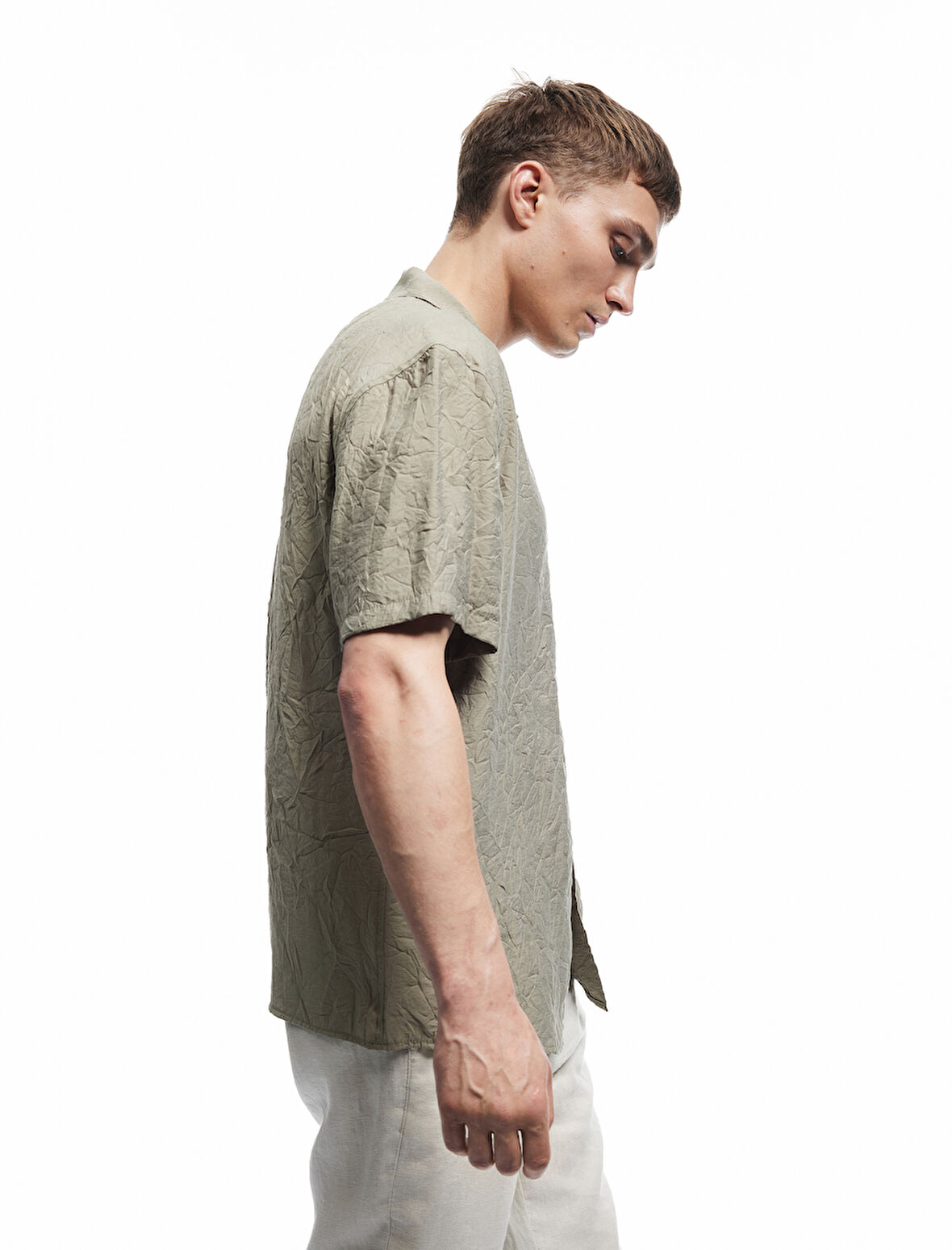 Modal Kumaş Regular Fit Kısa Kollu Dokulu Devrik Yaka Gömlek