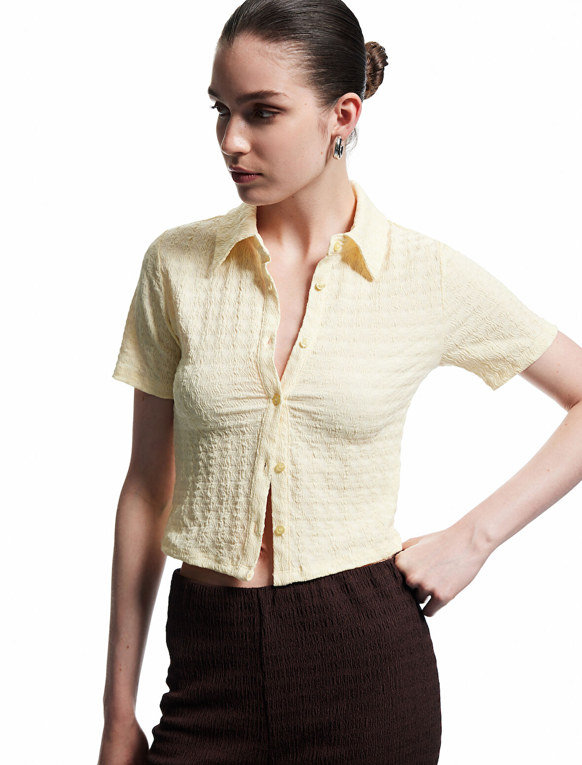 Bürümcük Kumaş Düğmeli Slim Fit Kısa Kollu Gömlek