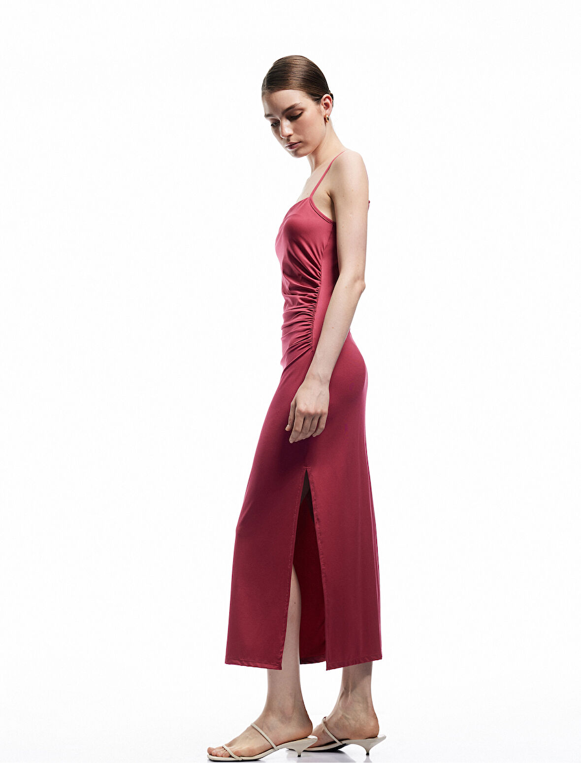 Slim Fit Yırtmaç Detaylı Drapeli İnce Askılı Kalem Elbise