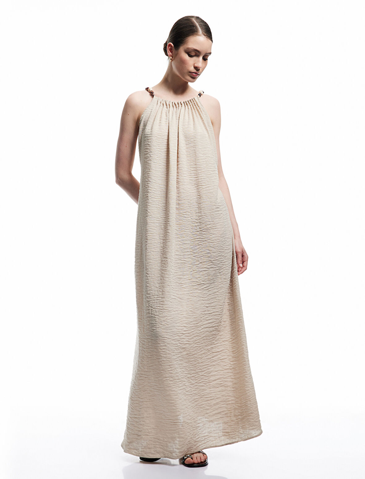 Boncuk Detaylı İnce Askılı Halter Yaka Uzun Plaj Elbisesi