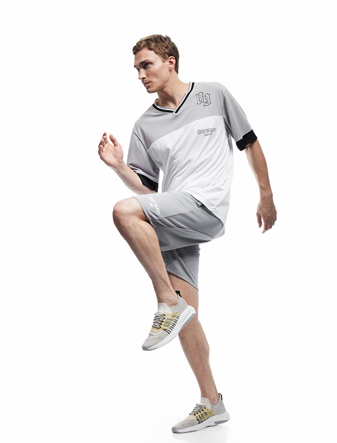 Baskılı Cep Detaylı Beli Bağcıklı Spor Şort