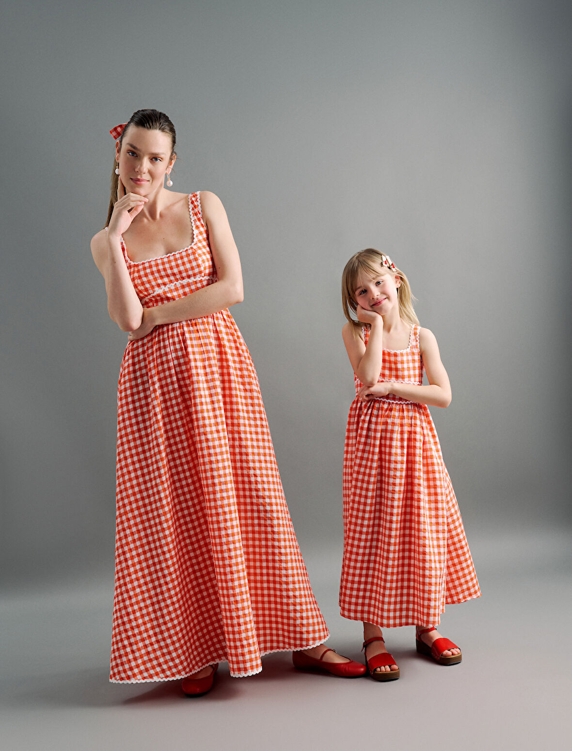 Viskon Karışımlı Yuvarlak Yaka Ekoseli Askılı Elbise