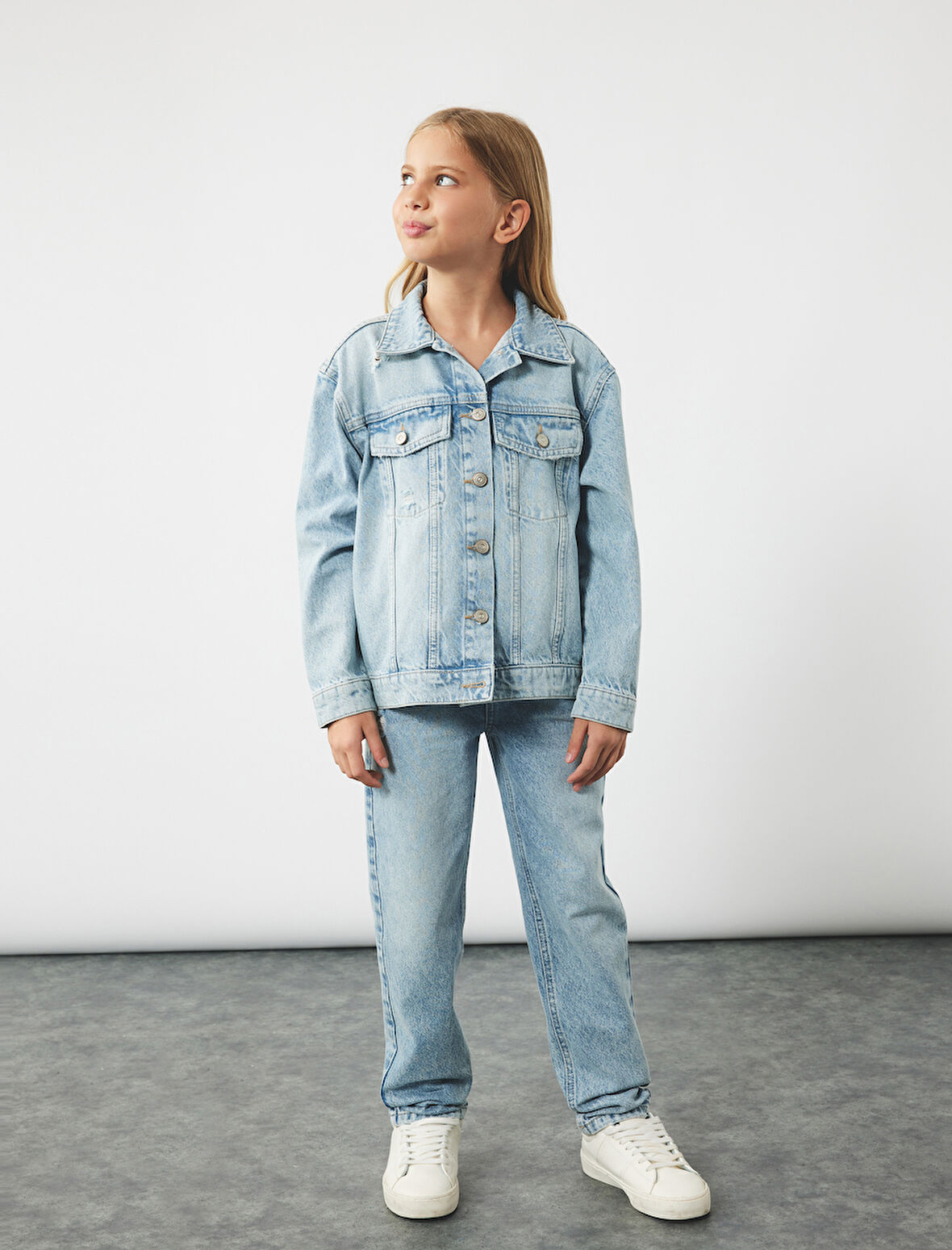 Cepli Uzun Kollu Pamuklu Düğmeli Klasik Yaka Denim Ceket