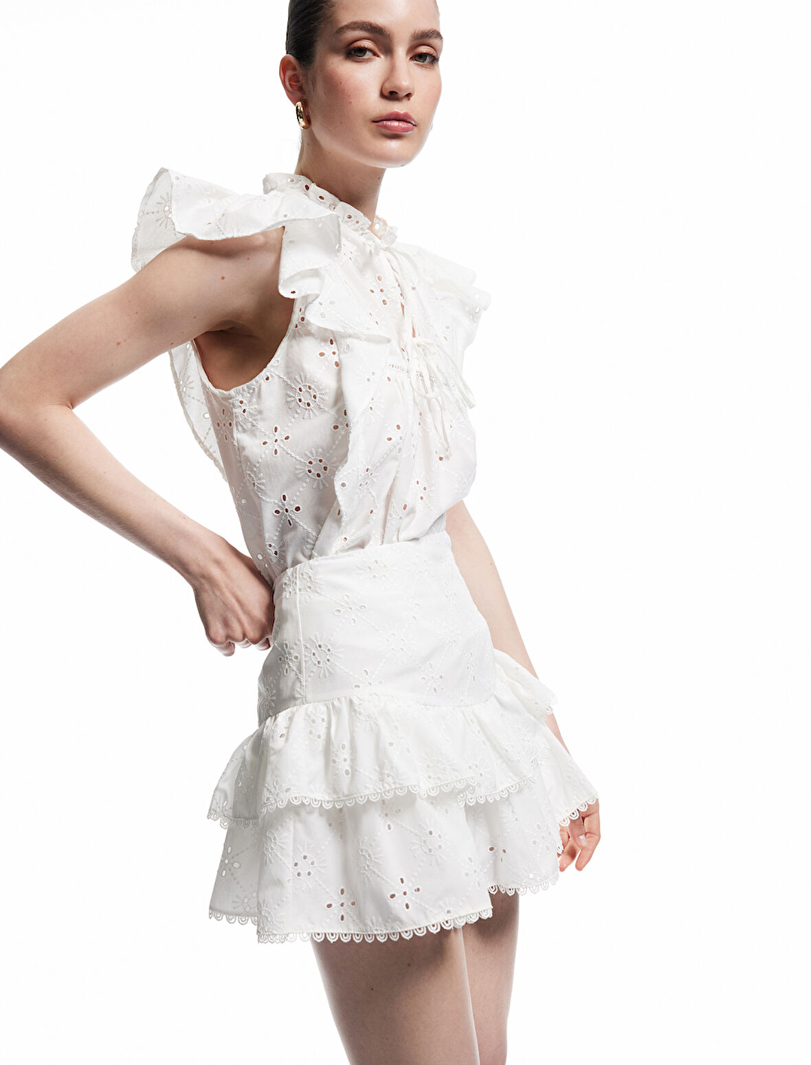 Koton X Melis Ağazat - Astarlı Brodeli Fistolu Fırfırlı Mini Etek