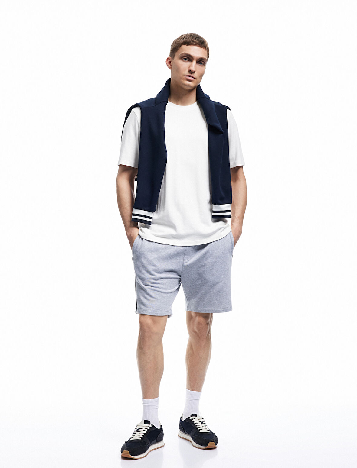 Cep Detaylı Biyeli Beli Bağcıklı Şort