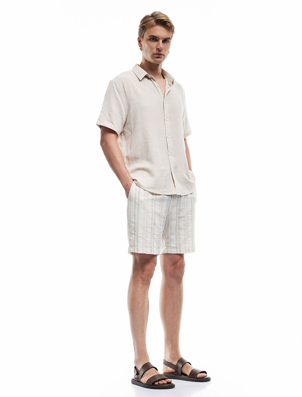 Pamuklu Çizgili Cep Detaylı Bermuda Beli Bağcıklı Şort