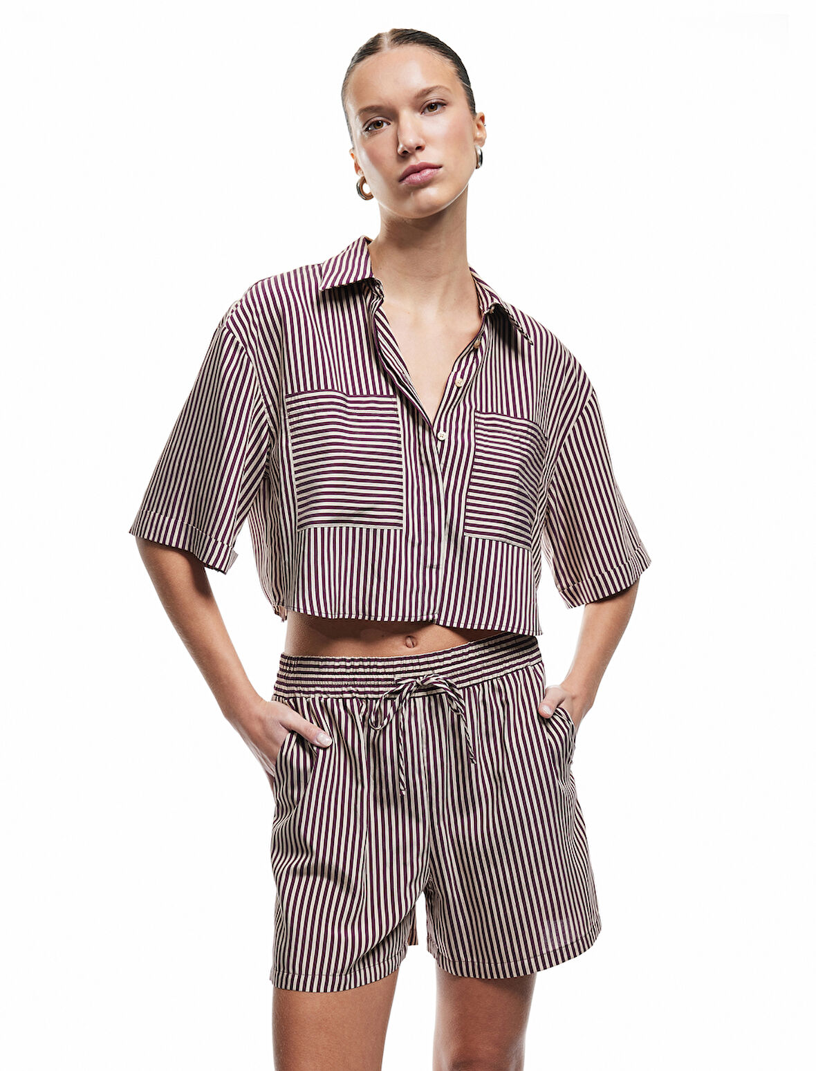 Viskon Kumaş Klasik Yaka Cepli Kısa Kollu Crop Oversize Gömlek