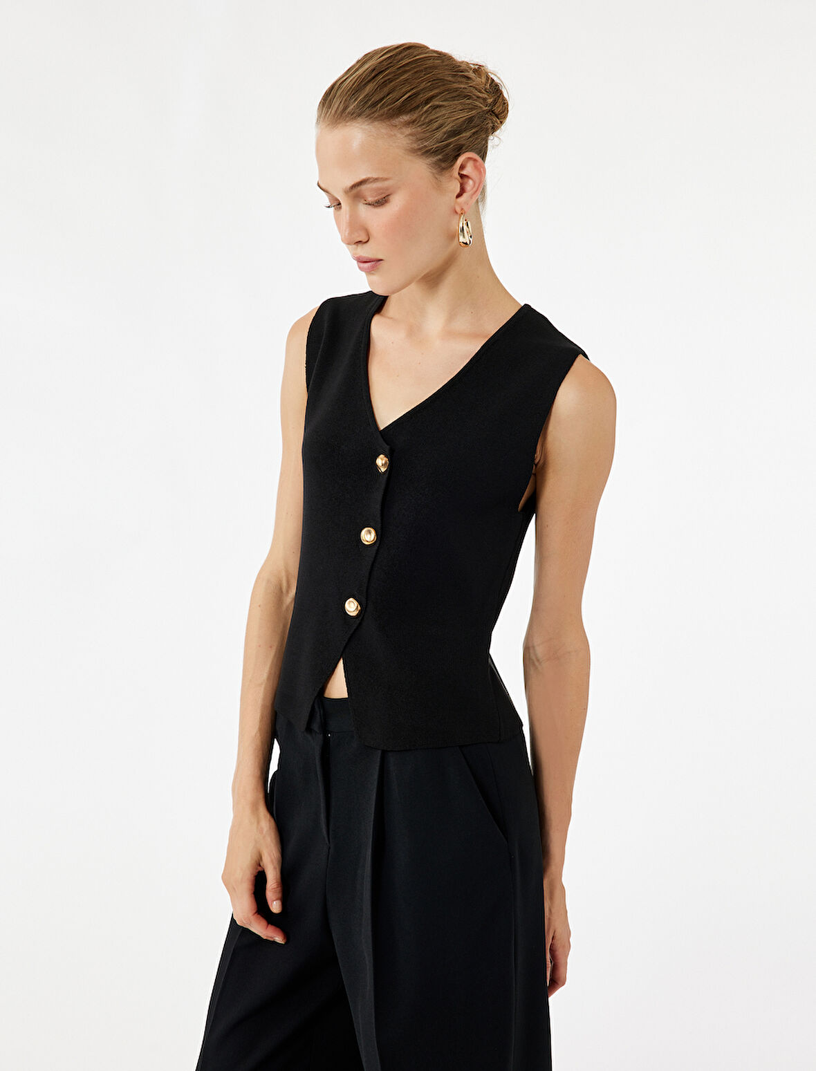 V Yaka Kolsuz Gold Düğmeli Triko Yelek